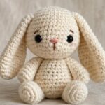 Amigurumi crochet: cream bunny with long ears