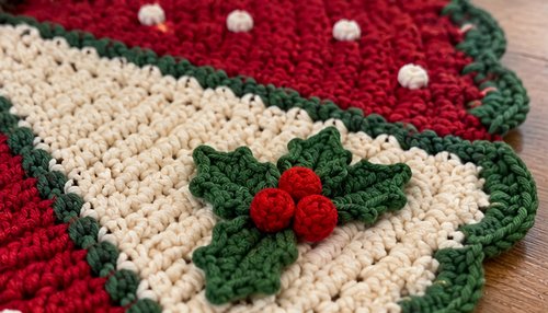 Close-up of double crochet wedges on a crochet tree skirt